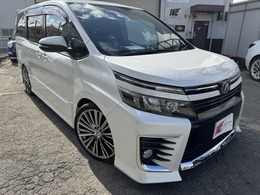 トヨタ ヴォクシー 2.0 ZS 車高調　19インチアルミ