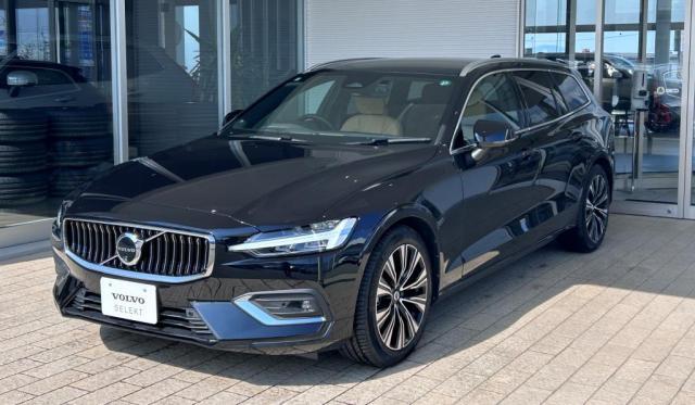 2024年式 『V60 Ultimate B4』元試乗車外装色：オニキスブラックメタリック 内外装：アンバーボルボドライブレコーダー360装備車