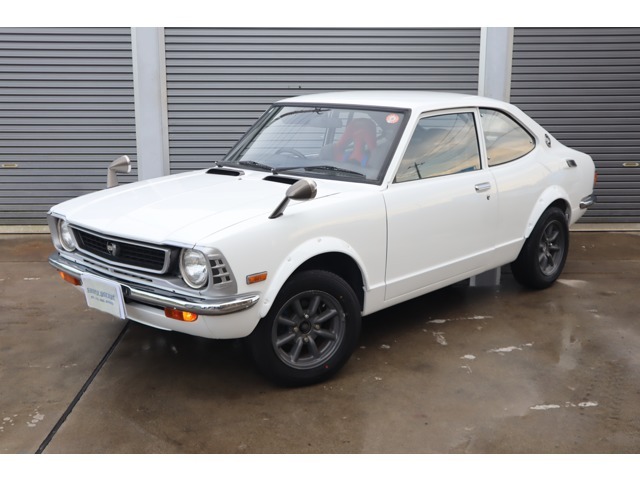 希少なTE27カローラレビン入庫いたしました！！ソレックス☆タコアシ☆フジツボマフラー☆オーバーフェンダー☆全塗装済☆3点式ロールバー☆同時点火☆TRDショック☆RSワタナベAW☆LSD☆等充実のお買い得車です☆