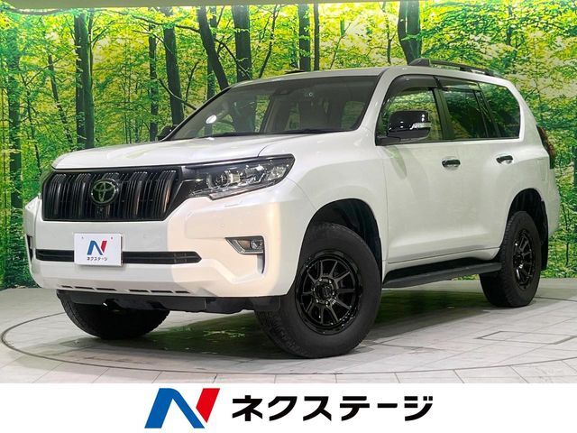 4WD　7人乗　ムーンルーフ　マルチテレインモニター　衝突被害軽減