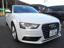 アウディ A4 2.0 TFSI 黒革シート　純正ナビ　テレビ