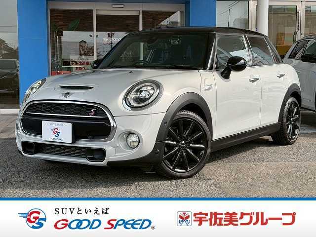 H30年式MINI5ドアクーパーS入庫！希少なホワイトシルバー！お問い合わせは、052-773-4092後藤まで！ 純正ナビ　バックカメラ　アダクティブクルーズコントロール　シートヒーター　ミラーETC　コンフォートアクセス