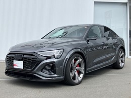 アウディ SQ8スポーツバックe-tron 4WD ワンオーナー　パノラマサンルーフ　ダーク