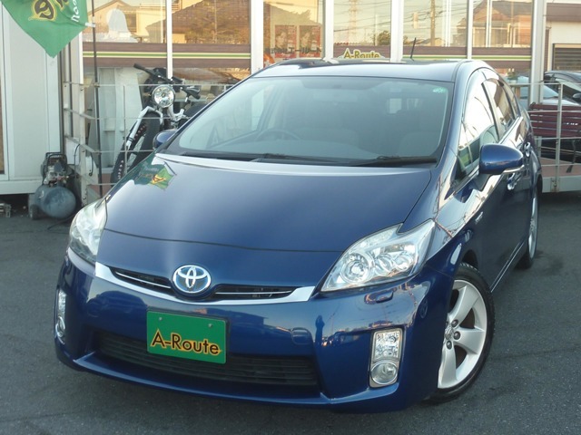 ノーマル感の強い印象の車ですが、実はダウンサスとガナドールのマフラーをさりげなくあしらったクルマ好きが乗っていたであろうクルマです。