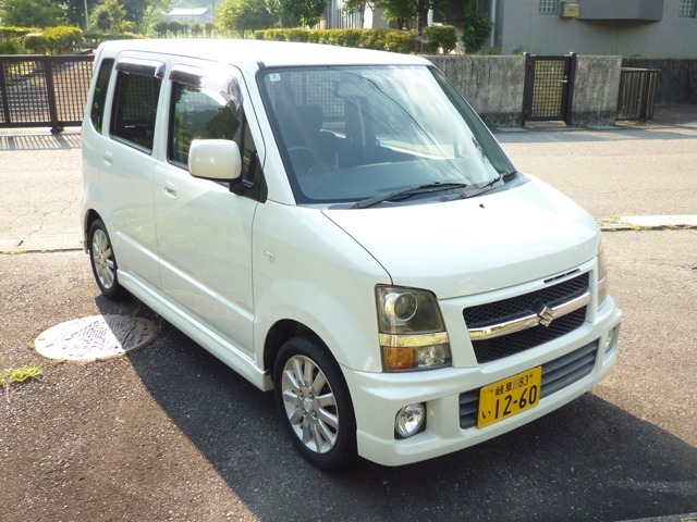 人気のRR-DI。OBDII故障診断済み。状態表あり。ナビ・テレビ、HID、フルエアロ、禁煙車、純正アルミホイール。内装・外装もきれいな状態。エンジンミッション機関も良好です。
