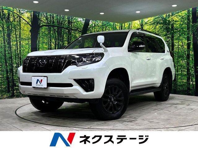 ディーゼル　7人乗り　サンルーフ　9型SDナビ　バックカメラ
