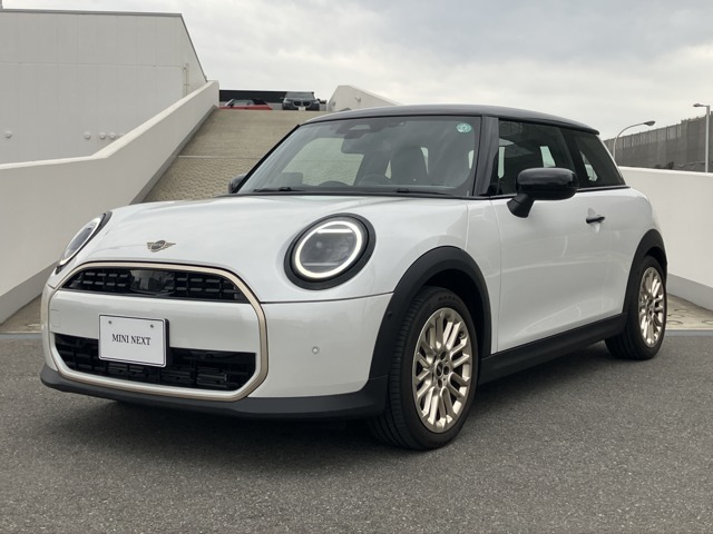 MINIのお車は、“ゴーカートフィーリング”を意識し、走行の安定性とコーナリングの良さを追求し、思い通りにハンドルの操作可能です。