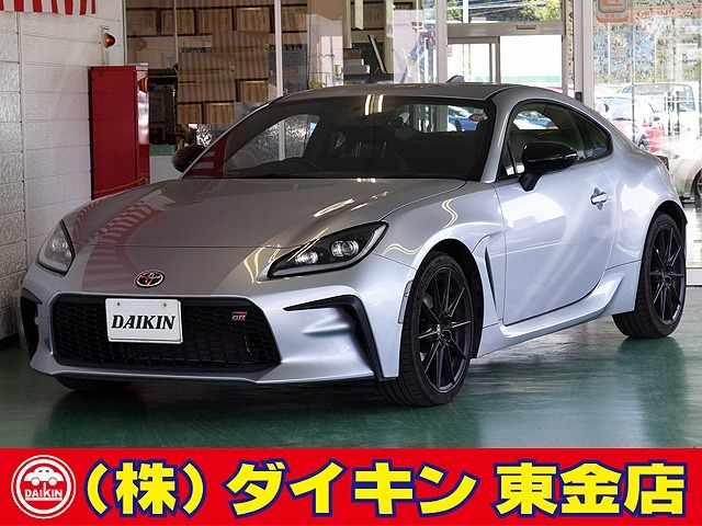 高年式・高品質・無修復車の専門店として全国に良質車を販売して50年の実績。品質チェックシステムは厳しく安心です。整備に関しては、自社工場にて52項目に及ぶ法廷整備さらに電装品等のチェックを徹底して行います