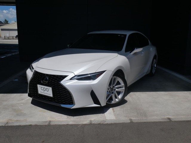 レクサスCPO高岡中央の車両をご覧いただき、誠にありがとうございます。お車の状態やキズの有無等、何なりとお問い合わせください。