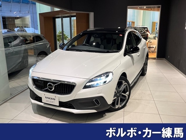 ボルボ V40　クロスカントリー D4　 アクティブエディション入荷しました。