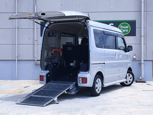 車いす移動車　分割式リヤシート付（RBS標準装備）　入庫致しました。！！