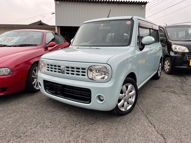 見た目もお洒落で可愛いお車ですよ。エンジンはターボで良く走りますよ。