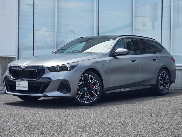 この度は弊社認定中古車をご覧いただき誠にありがとうございます。弊社はBMW 正規ディーラーですので遠方のお客様も安心してご購入下さい。ご不明な点がございましたらお気軽にお申し付けください。