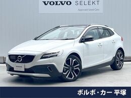 ボルボ V40クロスカントリー T5 AWD クラシック エディション 4WD 認定中古車　ガラスサンルーフ　禁煙車