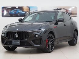 マセラティ レヴァンテ トロフェオ 4WD 認定保証2年付　サンルーフ　純正オプショ