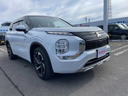 三菱 アウトランダー PHEV 2.4 P 4WD 