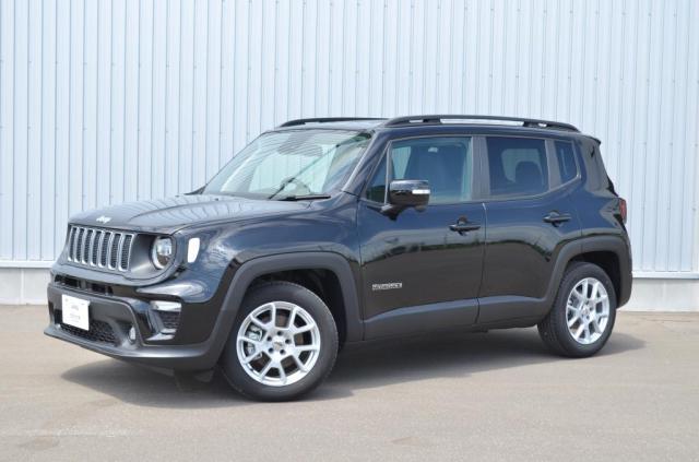 丁度いいサイズで普段使いもしやすいJeepです。この丸みのあるスクエアデザインが人気です。