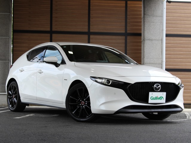 ☆令和3年Mazda3ファーストバックXDディーゼルターボ特別限定100周年記念車入荷致しました♪専用ロゴやカーペットカラーにBOSEサウンド、360°カメラ等100周年に相応しい特別な演出が施された商品となります☆☆☆