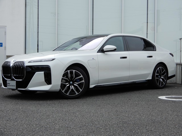 この度は弊社認定中古車をご覧いただき誠にありがとうございます。弊社はBMW 正規ディーラーですので遠方のお客様も安心してご購入下さい。ご不明な点がございましたらお気軽にお申し付けください。