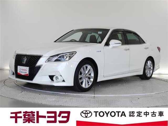厳選されたトヨタ認定中古車のクラウンアスリートHEVです。環境にやさしく燃費性能も良いハイブリット車です。静かな走りによる快適な静粛性の室内を実感できます。
