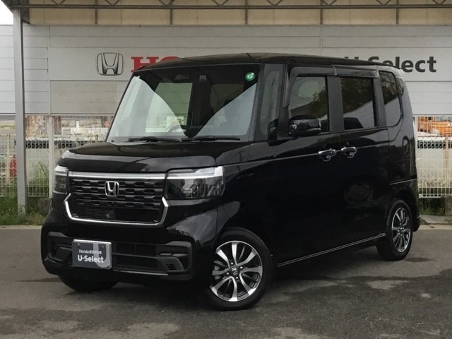 N-BOXカスタムが入庫しました。人気の軽自動車　ホンダのNシリーズ。　この車は、当社の展示、デモカー、試乗車として使用していた車です。走行も少なく、装備も充実しています。