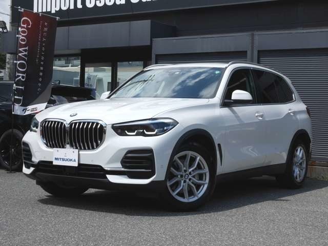 こんにちは！兵庫県神戸市のMITSUOKAショールーム神戸北です。当店のBMW X5 xDrive35dをご覧いただきありがとうございます。どうぞ最後までご覧下さい。