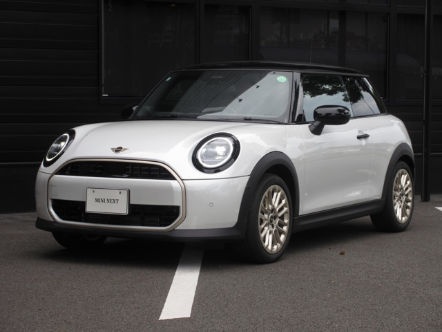 当社の車を見ていただき有難うございます。全車BMW/MINI正規認定中古車です。ご購入後,は新車購入時と同じアフターサービスを受けていただけます。