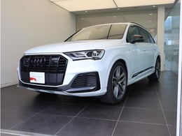 アウディ Q7 55 TFSI クワトロ Sライン 4WD 21インチアルミ　ブラックスタイリング