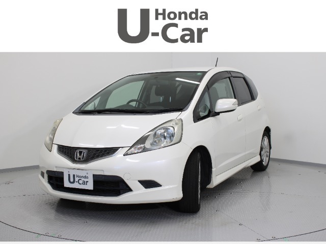 フィットRSの5速ミッション車が入庫しました。新車でも、ミッション車の設定が少なくなり、希少な車両です。コンパクトなボディーサイズで、初めての方でも安心して運転できます。