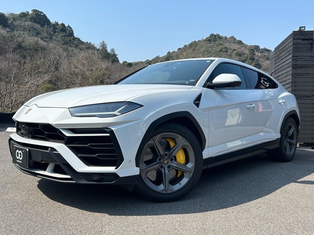 実用性のあるスーパーカー！ランボルギーニウルス入荷しました！希少な4人乗りタイプです！