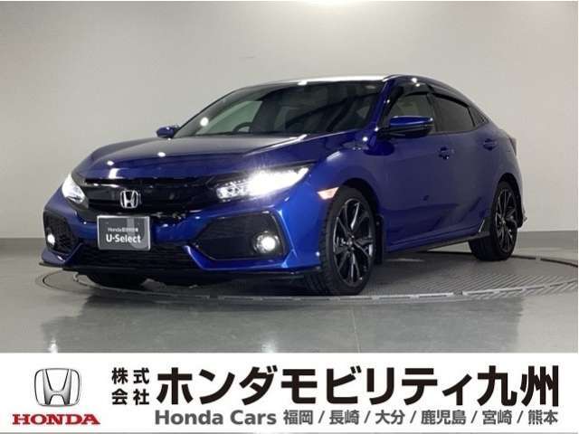 センターデュアルエキゾーストに、18インチアルミホイール、シートヒーター、パドルシフト等を装備した、シビック ハッチバックです。