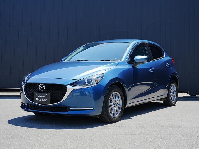 世界統一名称の『MAZDA2』となったコンパクト。「Be　a　Driver」のスローガンのもと、最適なドライビングポジションを提供できる室内空間と思い通りの走行性能を持った、クラスを超えたお車です！