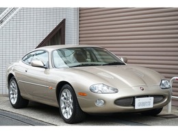 ジャガー XKクーペ R トパーズメタリック　コノリーアイボリーレ
