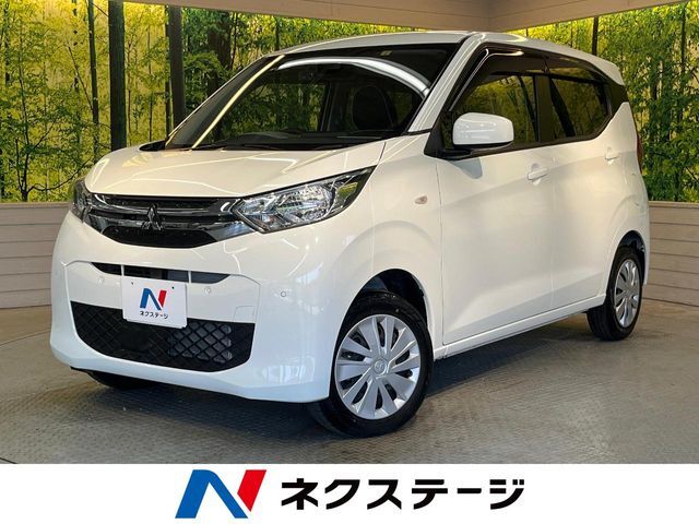 4WD　SDナビ　バックカメラ　衝突軽減　ドラレコ　ETC　ベンチシート