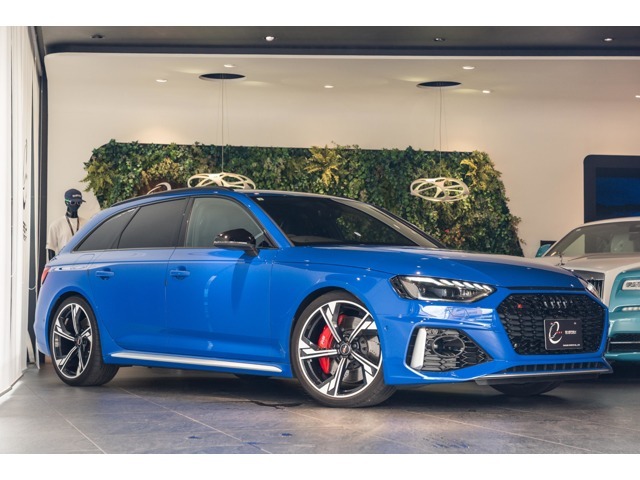 2021年式　アウディ　RS4アバント 25イヤーズ　3台限定/専用シート/専用フロアマット/専用トリムロゴ/RSスポエグ/ブラックAudi rings/デコラティブパネルカーボン装着車が入庫致しました！
