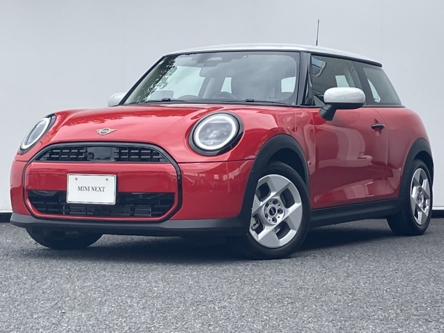 高年式！新車保証付！走行少ない！弊社デモカー！クラッシックトリム！タッチパネル式HDDナビ！バックカメラ！ACC！LEDヘッドライト！ドライビングアシスト！パーキングアシスト！