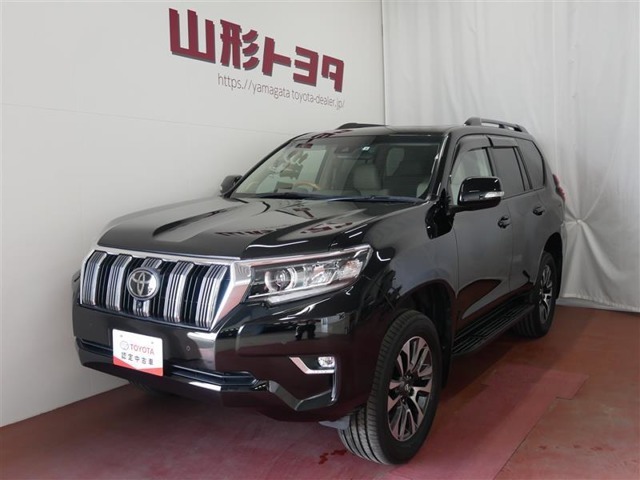 大人気SUVのプラドです！迫力ある外観に雪道も安心の4WD。アウトドアにもピッタリな1台です♪