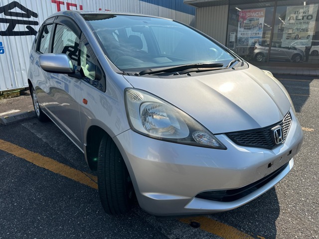 ホンダ　フィット　G　1300cc　5MT　2WD　走行距離：39，485km　カラー：アラバスターシルバー・メタリック