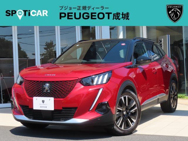 e-2008は、都市部での使い勝手を重視したコンパクトなサイズながら、電動SUVとしての性能と快適性を兼ね備えています。日常の移動から週末のドライブまで、幅広いシーンで活躍する一台です。