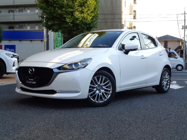 1.5リッターガソリンモデルのMAZDA2が新入荷。コンパクトカーらしくスポーティでありながらも上質さを感じるクラス上の存在感♪