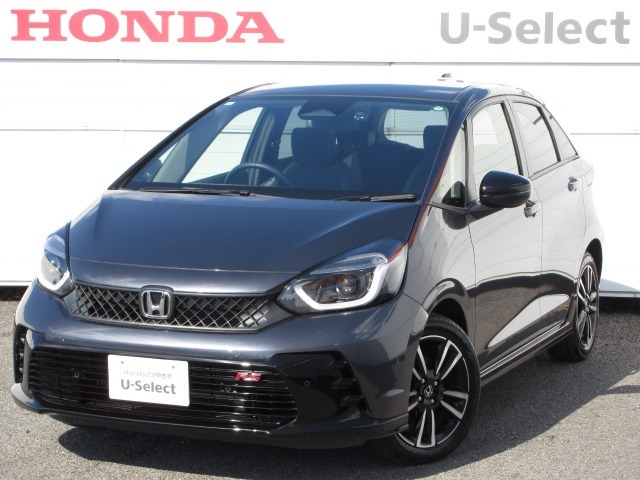 当社試乗車、業務車のフィット（RS）が入庫です。内外装ともにきれいなお車で、ホンダコネクトディスプレイ　Bluetooth　ETC　Rカメラ　等装着しております！