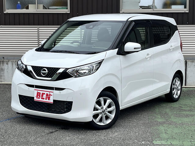 ご好評につき、お得なパック販売も継続中！！保証・定期点検・次回車検の基本料金・登録費用・車庫証明・希望ナンバー・ロードサービス等大切なお車を末永くお乗り頂けます！！（遠隔地除く）