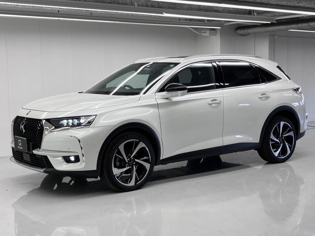 DSオートモービルのSUV、DS7が入荷しました。フランス車らしい美しさと機能性を併せ持った車両です。是非一度店頭にてご覧ください！