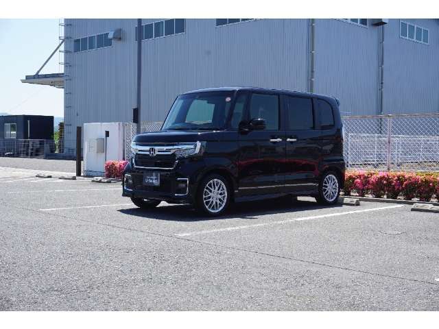 総額表示の諸費用は、岡山県内での登録費用で計算しております。県外のお客様においては別途、登録費用、陸送費用が必要になります。