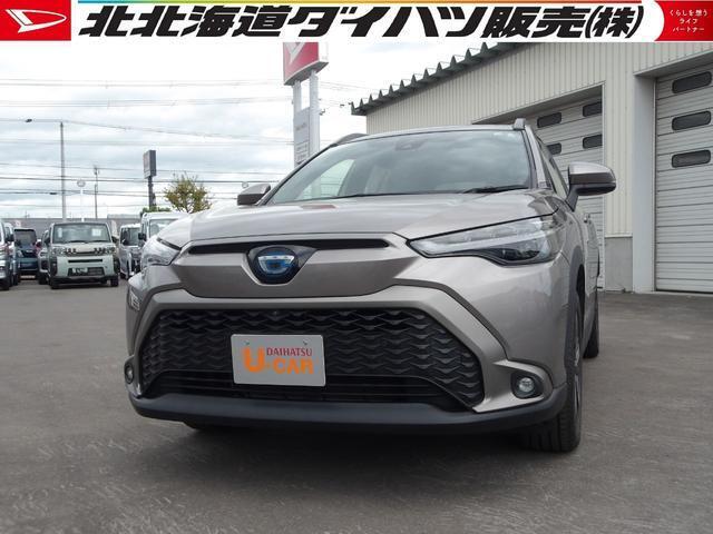 洗練された都会的なデザインと走破性を兼ね備えたカローラクロス。純正ナビ＋パノラミックビューモニター、夏冬タイヤがついています。