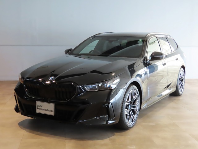 BMW Premium Selectionみなとみらい 屋内でご案内できます。　遠方のお客様もご相談ください。