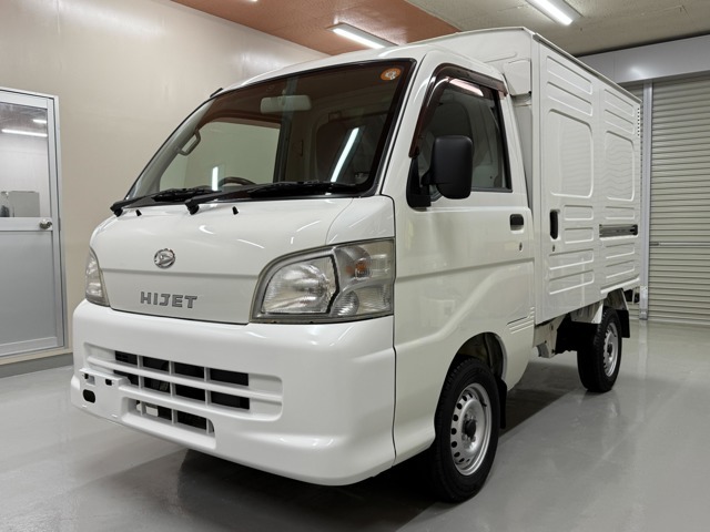 業販大歓迎◎キャビンは磨いて仕上げております◎フロントガラスおよびサイドガラスはウロコを油膜とウロコを除去しております◎ヘッドライトは取り外して磨いております◎手間かかっています◎