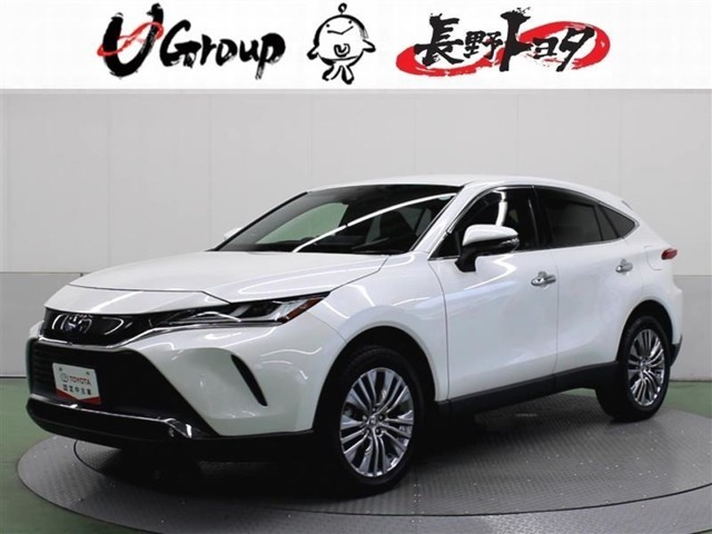 流麗なクーペフォルムが生み出すSUVの枠を超える洗練されたスタイリングです。