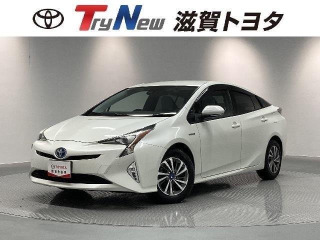 スタイリッシュなボディデザインと環境に優しい低燃費のプリウスです。