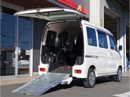 ダイハツ ハイゼットカーゴ 660 スローパー リヤシートレス仕様 折り畳み補助シート付き 4WD 車検 2年付 社外ナビ